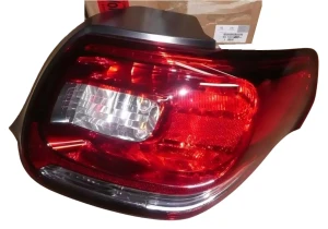 FEU ARRIÈRE DROIT CITROEN DS3 9676973380